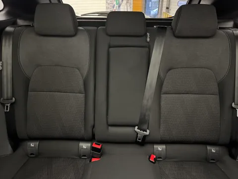 YC72WUV Nissan Qashqai 1.3 DiG-T MH N-Connecta [Glass Roof] 5dr Thumbnail #19