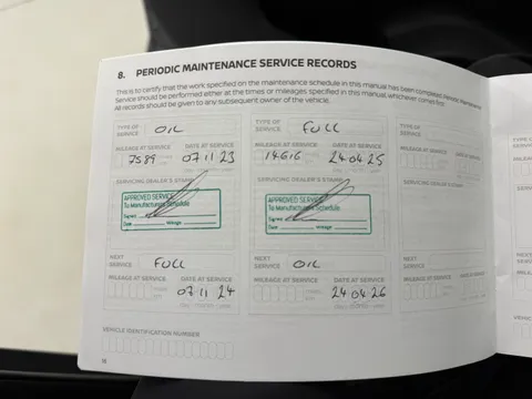 YC72WUV Nissan Qashqai 1.3 DiG-T MH N-Connecta [Glass Roof] 5dr Thumbnail #20