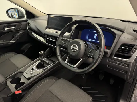 YC72WUV Nissan Qashqai 1.3 DiG-T MH N-Connecta [Glass Roof] 5dr Thumbnail #23