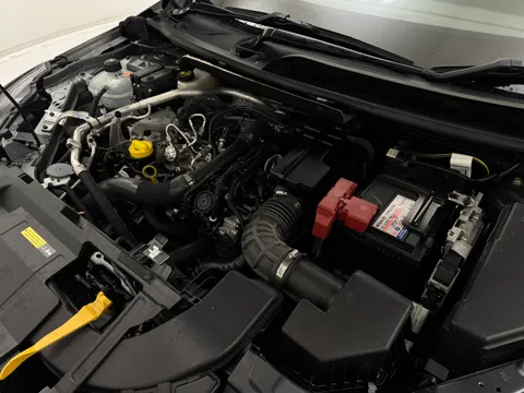 YC72WUV Nissan Qashqai 1.3 DiG-T MH N-Connecta [Glass Roof] 5dr Thumbnail #31