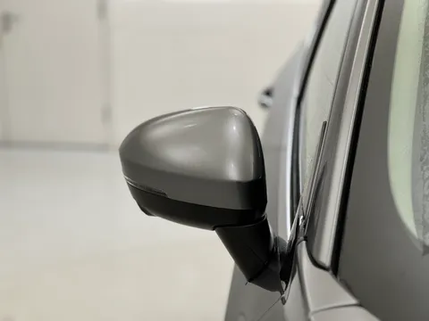 YC72WUV Nissan Qashqai 1.3 DiG-T MH N-Connecta [Glass Roof] 5dr Thumbnail #32