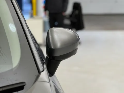 YC72WUV Nissan Qashqai 1.3 DiG-T MH N-Connecta [Glass Roof] 5dr Thumbnail #33