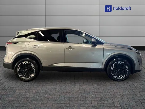 DL25YWS Nissan Qashqai 1.3 DiG-T MH N-Connecta 5dr Thumbnail #3