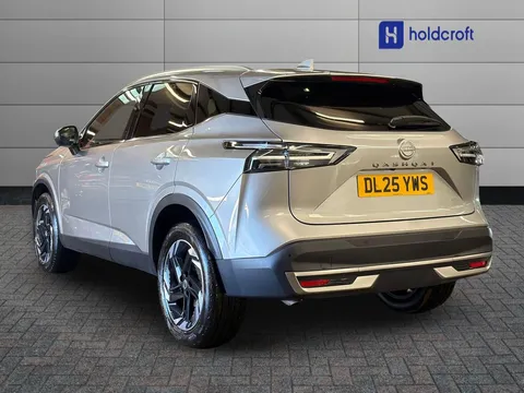 DL25YWS Nissan Qashqai 1.3 DiG-T MH N-Connecta 5dr Thumbnail #4