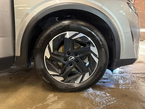 DL25YWS Nissan Qashqai 1.3 DiG-T MH N-Connecta 5dr Thumbnail #9