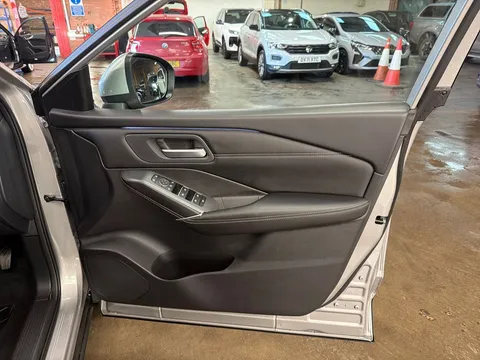 DL25YWS Nissan Qashqai 1.3 DiG-T MH N-Connecta 5dr Thumbnail #18