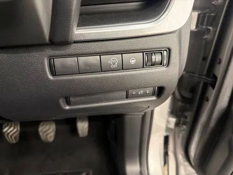 DL25YWS Nissan Qashqai 1.3 DiG-T MH N-Connecta 5dr Thumbnail #23