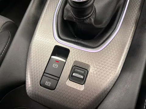 DL25YWS Nissan Qashqai 1.3 DiG-T MH N-Connecta 5dr Thumbnail #24