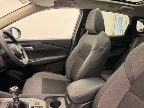 DL25XKT Nissan Qashqai 1.3 DiG-T MH N-Connecta 5dr Thumbnail #16