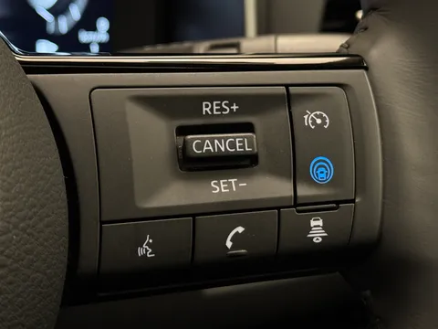 DL25XKT Nissan Qashqai 1.3 DiG-T MH N-Connecta 5dr Thumbnail #24