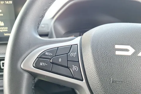 LP23VLU Dacia Jogger 1.6 HEV Extreme SE 5dr Auto Thumbnail #36