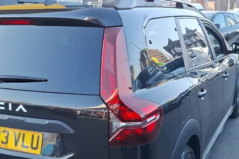 LP23VLU Dacia Jogger 1.6 HEV Extreme SE 5dr Auto Thumbnail #18