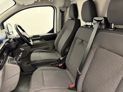 DL73FND Ford Transit Custom 2.0 EcoBlue 136ps H1 Van Limited Thumbnail #12