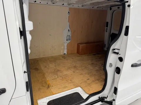 HV74PWL Renault Trafic LL30 Blue dCi 130 Extra [Safety] Van Thumbnail #10