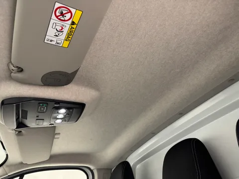 HV74PWL Renault Trafic LL30 Blue dCi 130 Extra [Safety] Van Thumbnail #13