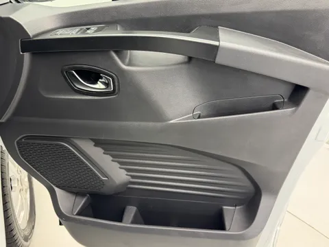 HV74PWL Renault Trafic LL30 Blue dCi 130 Extra [Safety] Van Thumbnail #14