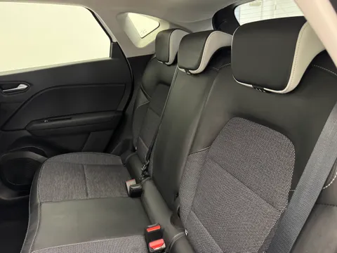 PF72NBE Renault Captur 1.6 E-Tech full hybrid 145 Techno 5dr Auto Thumbnail #14