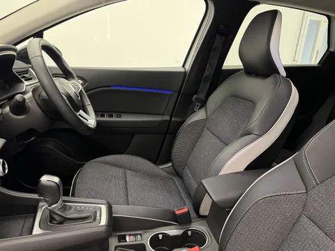 PF72NBE Renault Captur 1.6 E-Tech full hybrid 145 Techno 5dr Auto Thumbnail #9