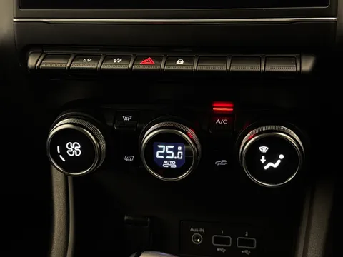 PF72NBE Renault Captur 1.6 E-Tech full hybrid 145 Techno 5dr Auto Thumbnail #25