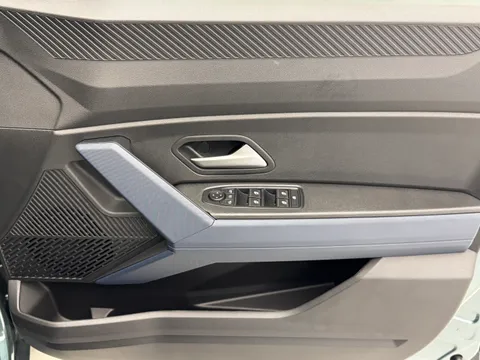 DS74CME Dacia Duster 1.6 Hybrid 140 Journey 5dr Auto Thumbnail #17