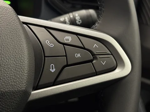 DS74CME Dacia Duster 1.6 Hybrid 140 Journey 5dr Auto Thumbnail #21