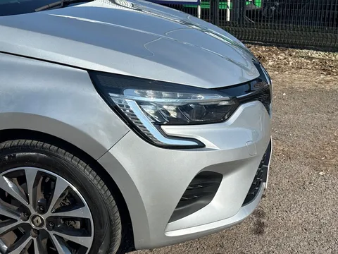 25 of 33 for Renault Clio 1.0 TCe 90 Iconic 5dr Auto