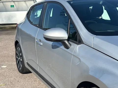 26 of 33 for Renault Clio 1.0 TCe 90 Iconic 5dr Auto