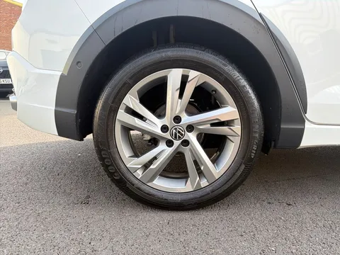 DC23XFD Volkswagen Taigo 1.5 TSI 150 R-Line 5dr DSG Thumbnail #5