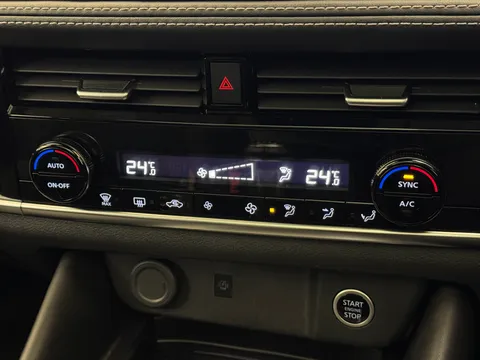 OE25ULA Nissan Qashqai 1.3 DiG-T MH N-Connecta [Glass Roof] 5dr Thumbnail #27