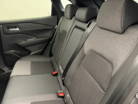 OE25UMF Nissan Qashqai 1.3 DiG-T MH N-Connecta [Glass Roof] 5dr Thumbnail #13