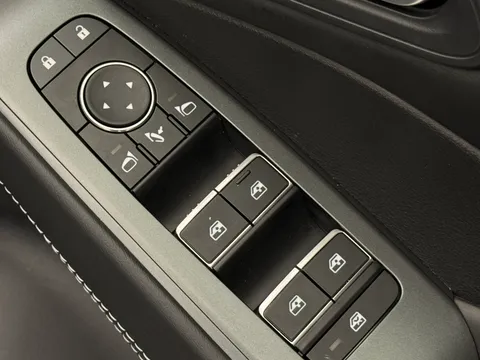 OE25UMF Nissan Qashqai 1.3 DiG-T MH N-Connecta [Glass Roof] 5dr Thumbnail #20