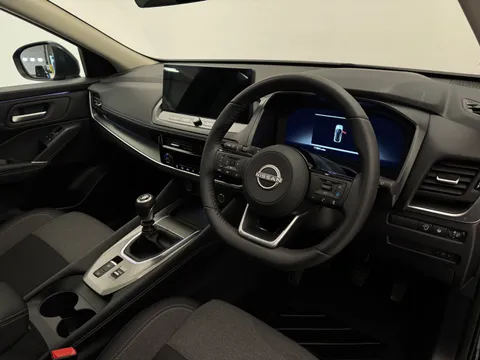 OE25UMF Nissan Qashqai 1.3 DiG-T MH N-Connecta [Glass Roof] 5dr Thumbnail #21