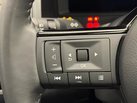 OE25UMF Nissan Qashqai 1.3 DiG-T MH N-Connecta [Glass Roof] 5dr Thumbnail #22