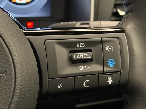 OE25UMF Nissan Qashqai 1.3 DiG-T MH N-Connecta [Glass Roof] 5dr Thumbnail #23