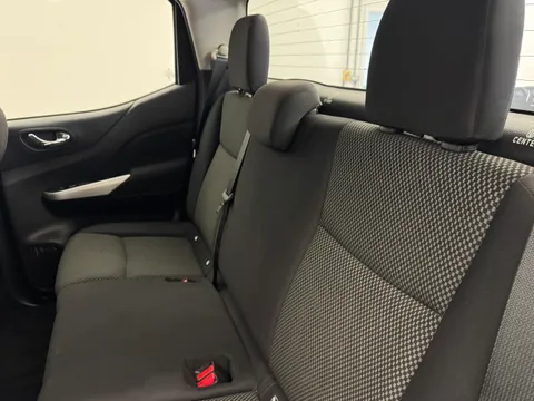 OW72ZVH Nissan Navara Double Cab Pick Up Acenta 2.3dCi 163 TT 4WD Thumbnail #13