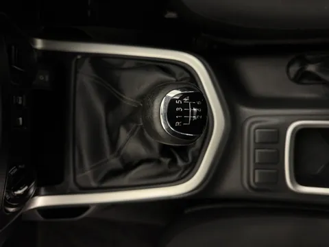 OW72ZVH Nissan Navara Double Cab Pick Up Acenta 2.3dCi 163 TT 4WD Thumbnail #17