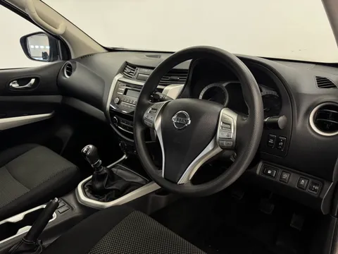 OW72ZVH Nissan Navara Double Cab Pick Up Acenta 2.3dCi 163 TT 4WD Thumbnail #22