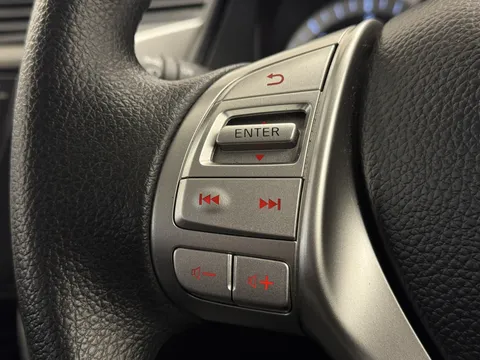 OW72ZVH Nissan Navara Double Cab Pick Up Acenta 2.3dCi 163 TT 4WD Thumbnail #23