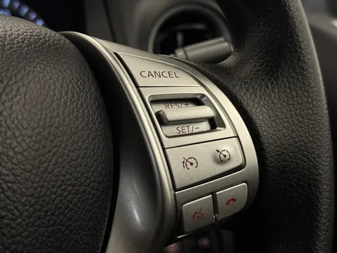 OW72ZVH Nissan Navara Double Cab Pick Up Acenta 2.3dCi 163 TT 4WD Thumbnail #24