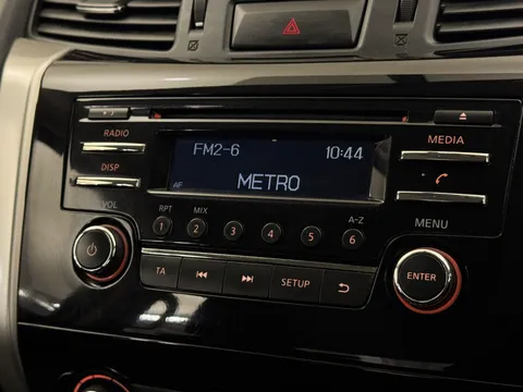 OW72ZVH Nissan Navara Double Cab Pick Up Acenta 2.3dCi 163 TT 4WD Thumbnail #25