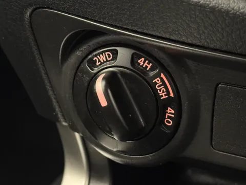 OW72ZVH Nissan Navara Double Cab Pick Up Acenta 2.3dCi 163 TT 4WD Thumbnail #27