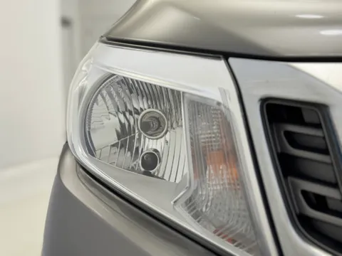 OW72ZVH Nissan Navara Double Cab Pick Up Acenta 2.3dCi 163 TT 4WD Thumbnail #31