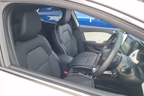 BL23VSK Renault Clio 1.6 E-TECH full hybrid 145 Techno 5dr Auto Thumbnail #30