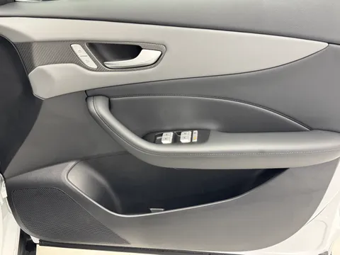 DP75BWJ Mg Motor Uk MGS5 170kW Trophy EV Long Range 64kWh 5dr Auto Thumbnail #19