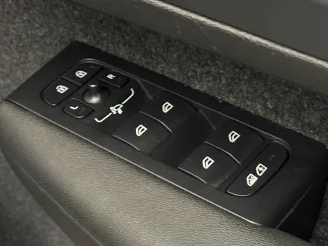 RJ25FYS Volvo XC40 2.0 B3P Core 5dr Auto Thumbnail #18