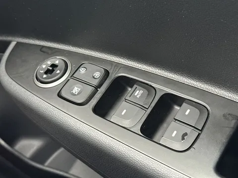 GJ68XGF Hyundai i10 1.2 Premium SE 5dr Auto Thumbnail #31