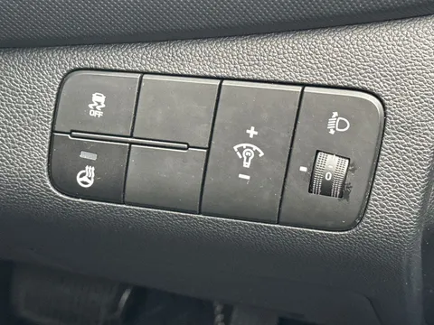 GJ68XGF Hyundai i10 1.2 Premium SE 5dr Auto Thumbnail #36