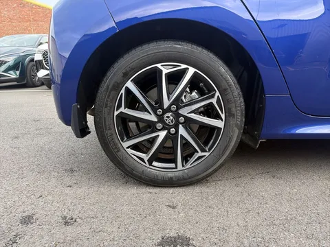 DY23LYH Toyota Yaris 1.5 Hybrid Design 5dr CVT Thumbnail #5