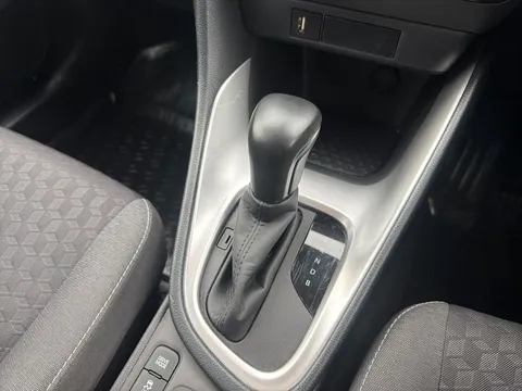 DY23LYH Toyota Yaris 1.5 Hybrid Design 5dr CVT Thumbnail #13