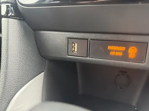 DY23LYH Toyota Yaris 1.5 Hybrid Design 5dr CVT Thumbnail #16